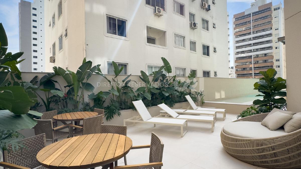  Apartamento com 3 suítes e 2 vagas no Edifício DOM no Centro em Balneário Camboriú