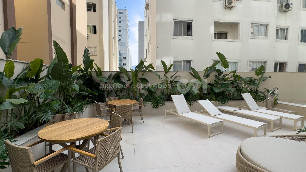  Apartamento com 3 suítes e 2 vagas no Edifício DOM no Centro em Balneário Camboriú