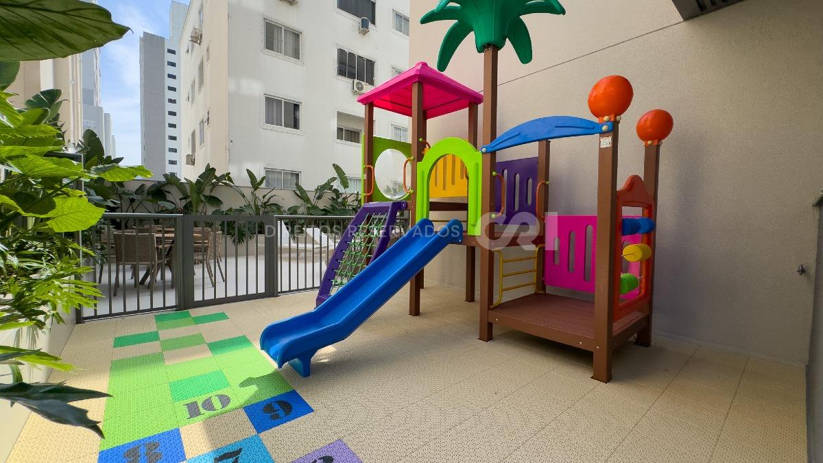  Apartamento com 3 suítes e 2 vagas no Edifício DOM no Centro em Balneário Camboriú