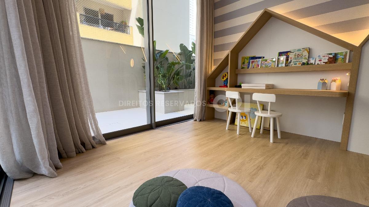  Apartamento com 3 suítes e 2 vagas no Edifício DOM no Centro em Balneário Camboriú