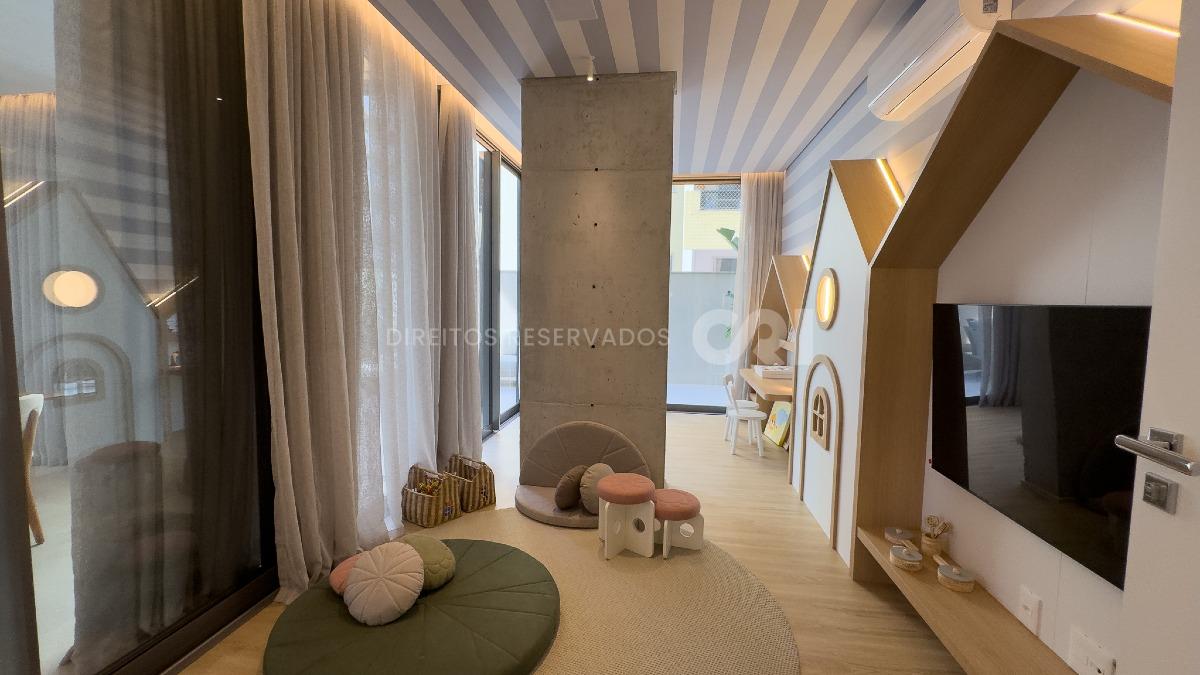  Apartamento com 3 suítes e 2 vagas no Edifício DOM no Centro em Balneário Camboriú