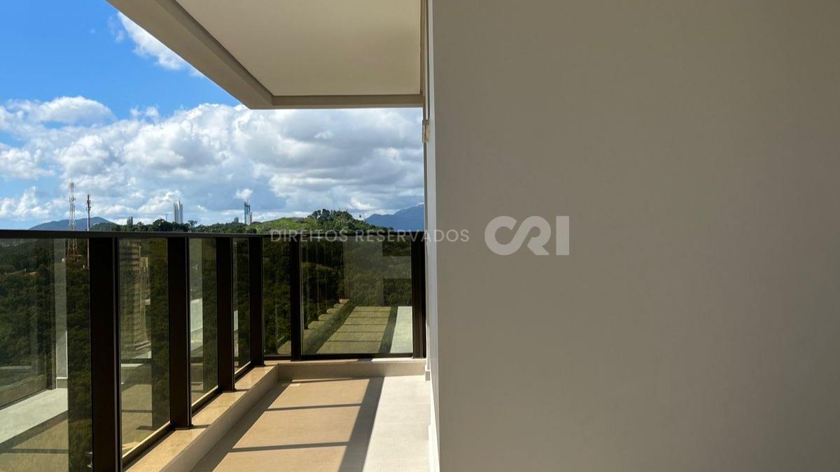 Apartamento com 3 Suítes no Torres da Brava Brisa na Praia Brava em Itajaí