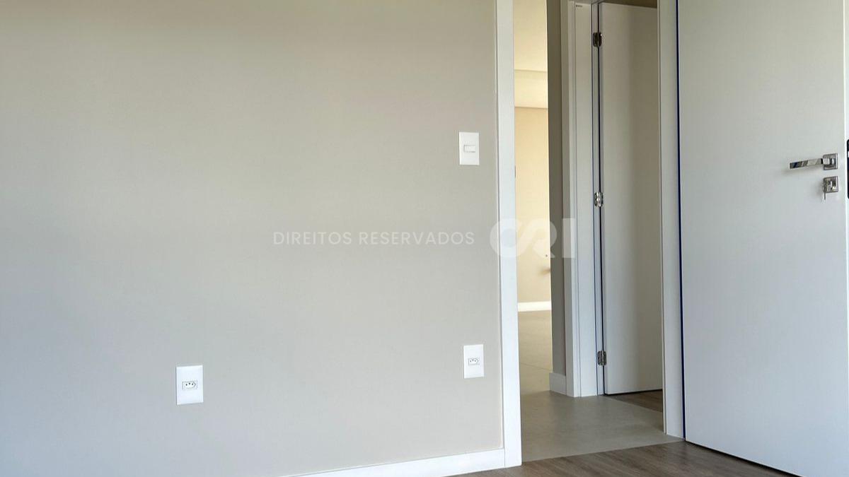 Apartamento com 3 Suítes no Torres da Brava Brisa na Praia Brava em Itajaí