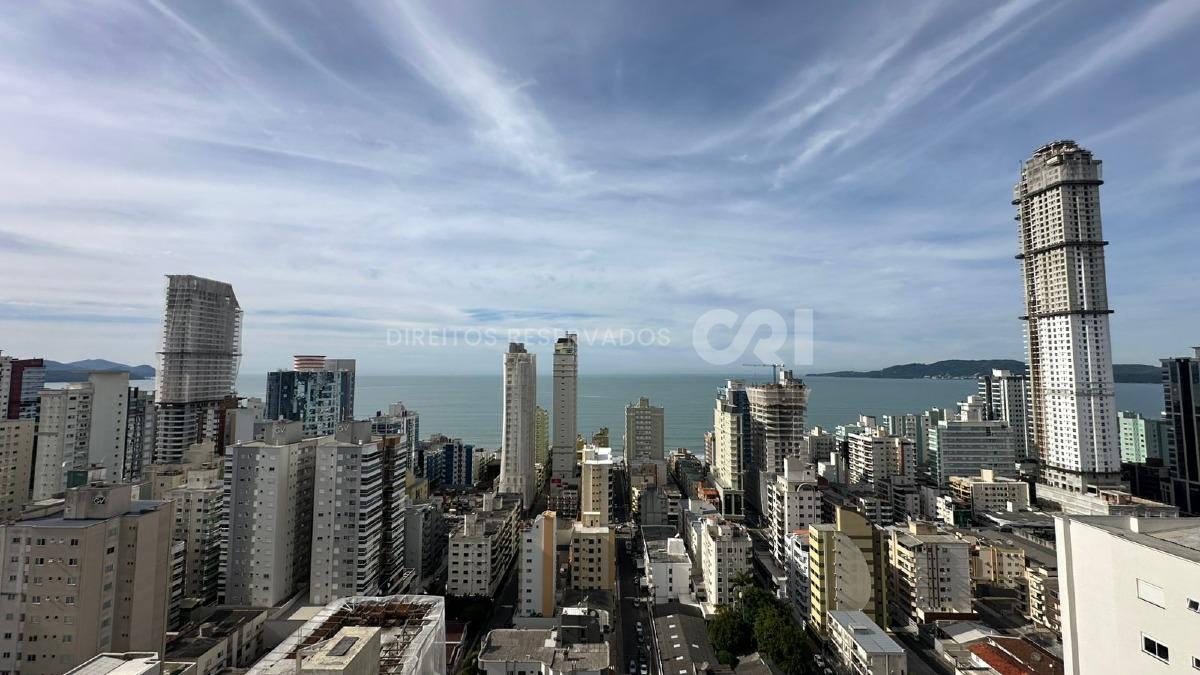 Apartamento com 4 Suítes no Edifício Berilo Palace na Meia Praia em Itapema