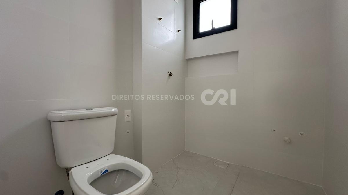 Apartamento com 4 Suítes no Edifício Berilo Palace na Meia Praia em Itapema