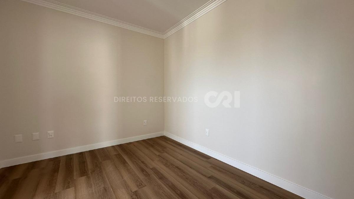 Apartamento com 4 Suítes no Edifício Berilo Palace na Meia Praia em Itapema