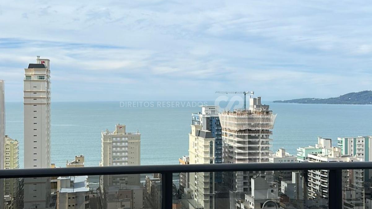 Apartamento com 4 Suítes no Edifício Berilo Palace na Meia Praia em Itapema
