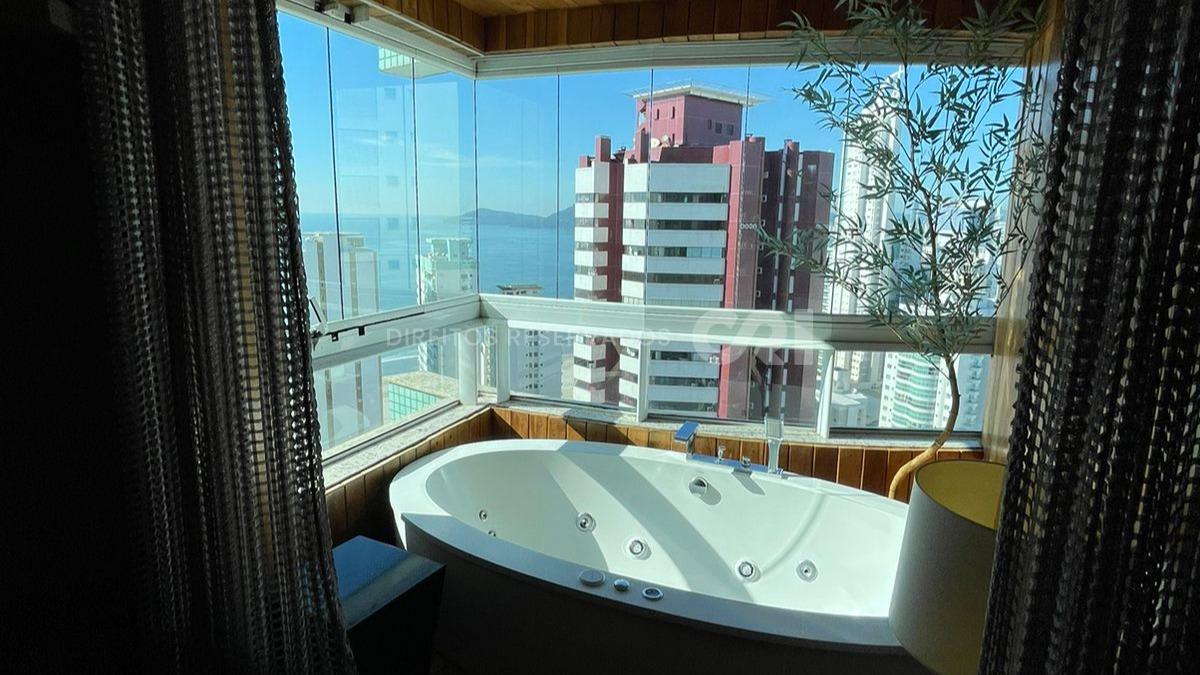 Apartamento com 3 Suítes no Torre d’ Napoli no Centro de Balneário Camboriú