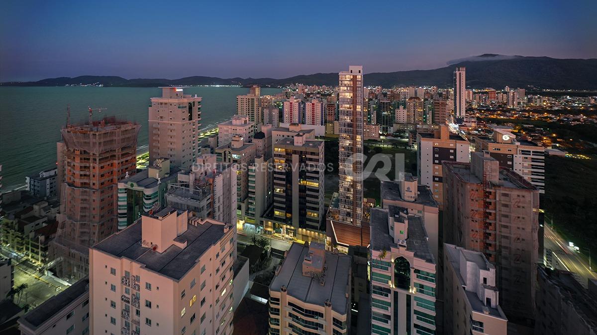 Apartamento com 4 Suítes no The Breeze em Meia Praia, Itapema