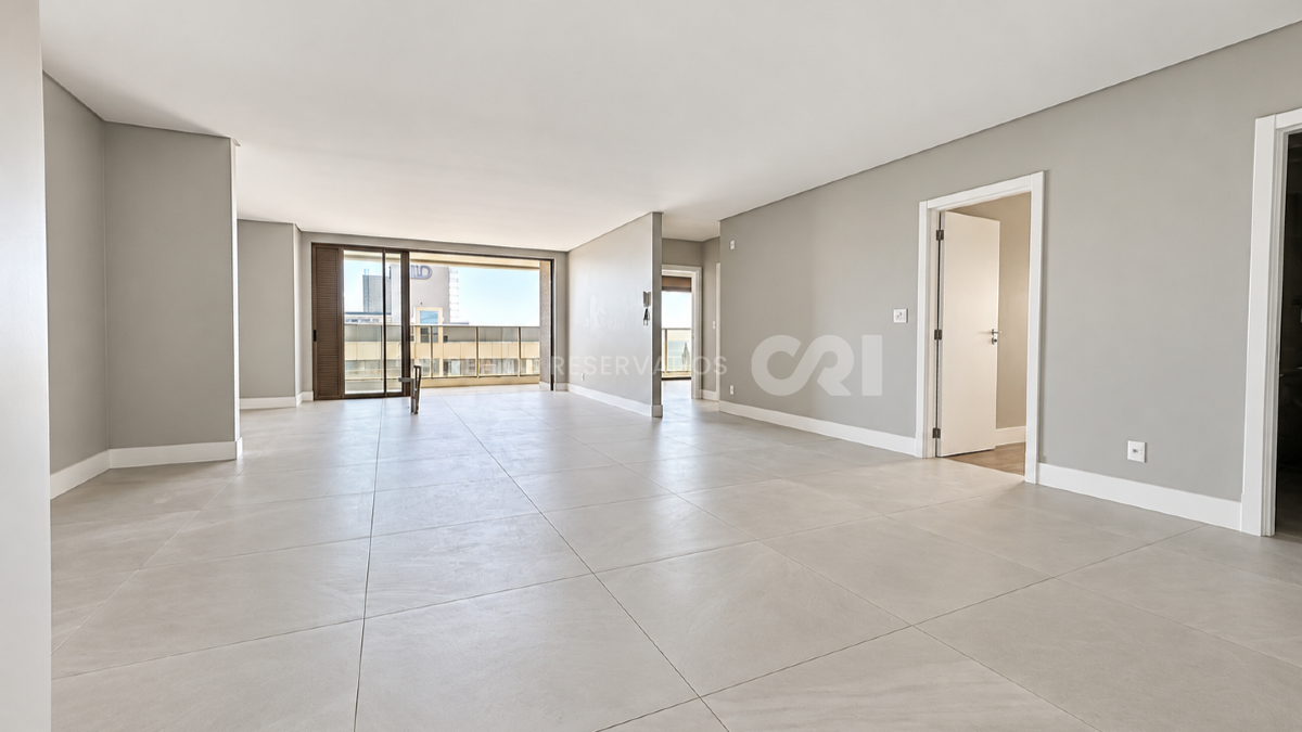 Apartamento com 3 Suítes no Ocean Wind na Praia Brava em Itajaí