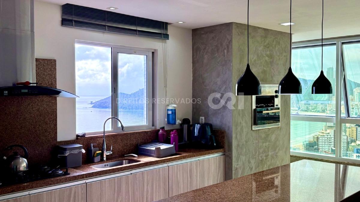 Apartamento com 4 Suítes no Edifício Lumiere no Centro de Balneário Camboriú