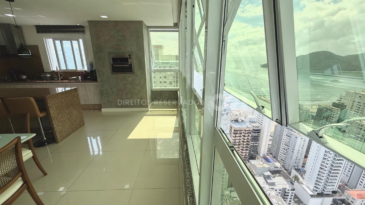 Apartamento com 4 Suítes no Edifício Lumiere no Centro de Balneário Camboriú