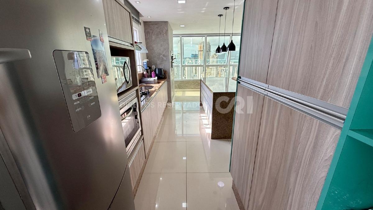 Apartamento com 4 Suítes no Edifício Lumiere no Centro de Balneário Camboriú