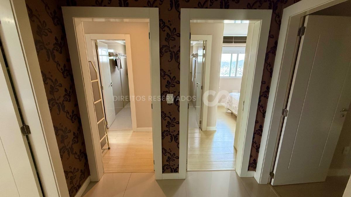 Apartamento com 4 Suítes no Edifício Lumiere no Centro de Balneário Camboriú