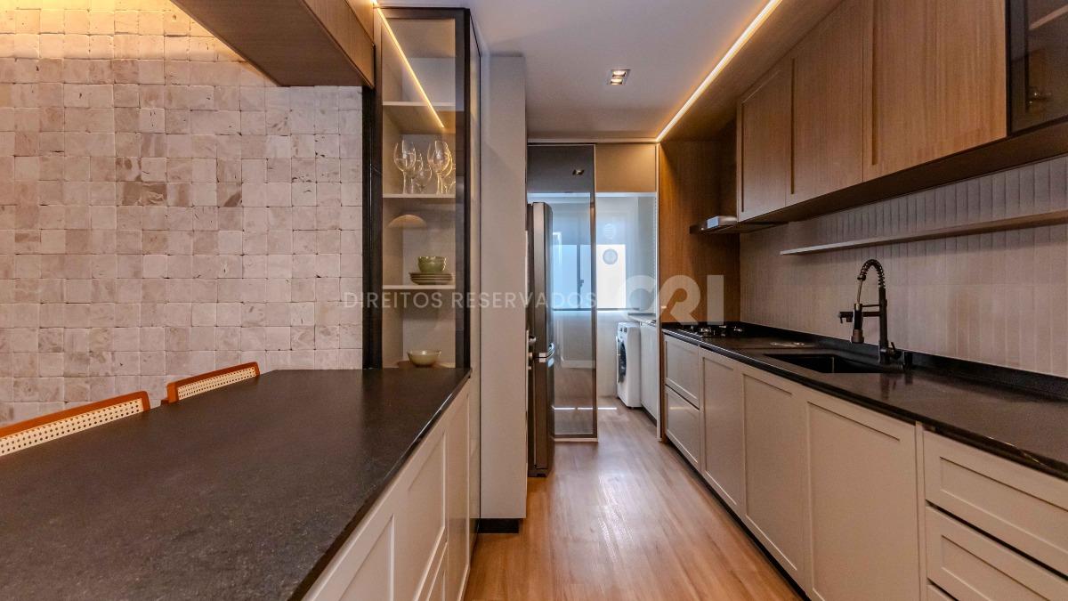Apartamento com 3 Quartos na Quadra do Mar no Caminho do Mar, Centro de Balneário Camboriú