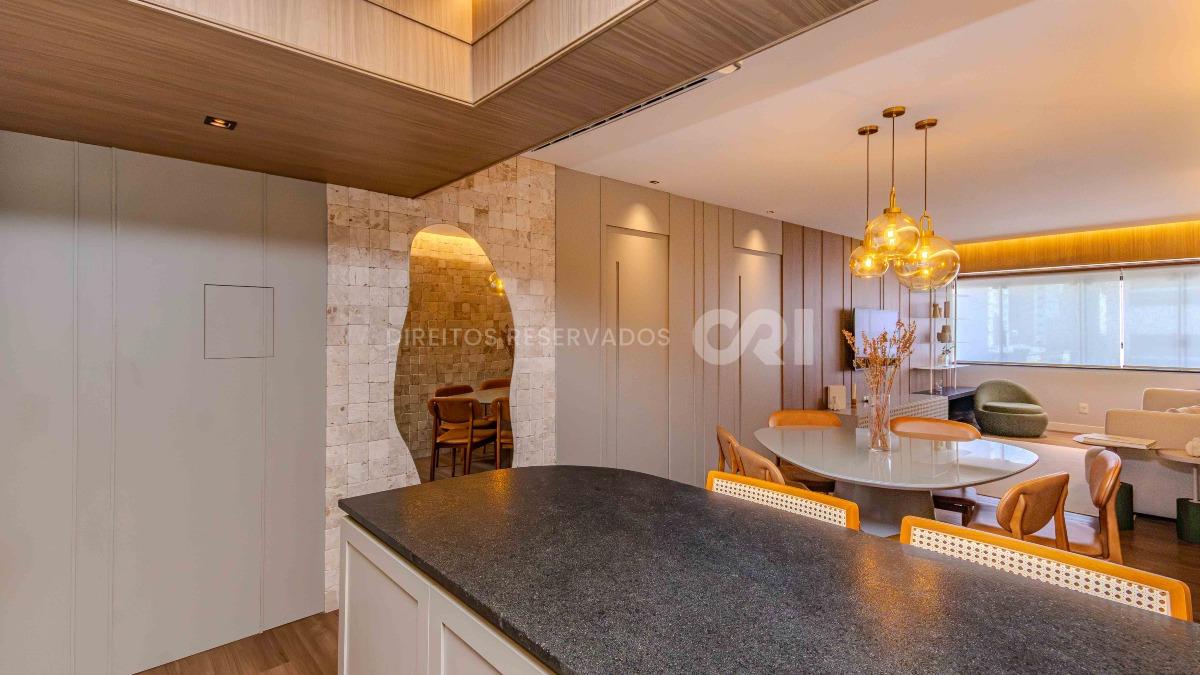 Apartamento com 3 Quartos na Quadra do Mar no Caminho do Mar, Centro de Balneário Camboriú