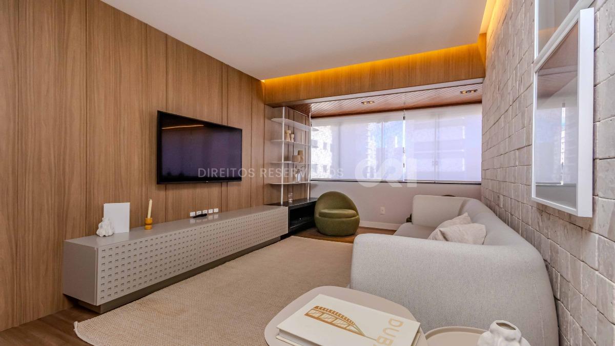 Apartamento com 3 Quartos na Quadra do Mar no Caminho do Mar, Centro de Balneário Camboriú