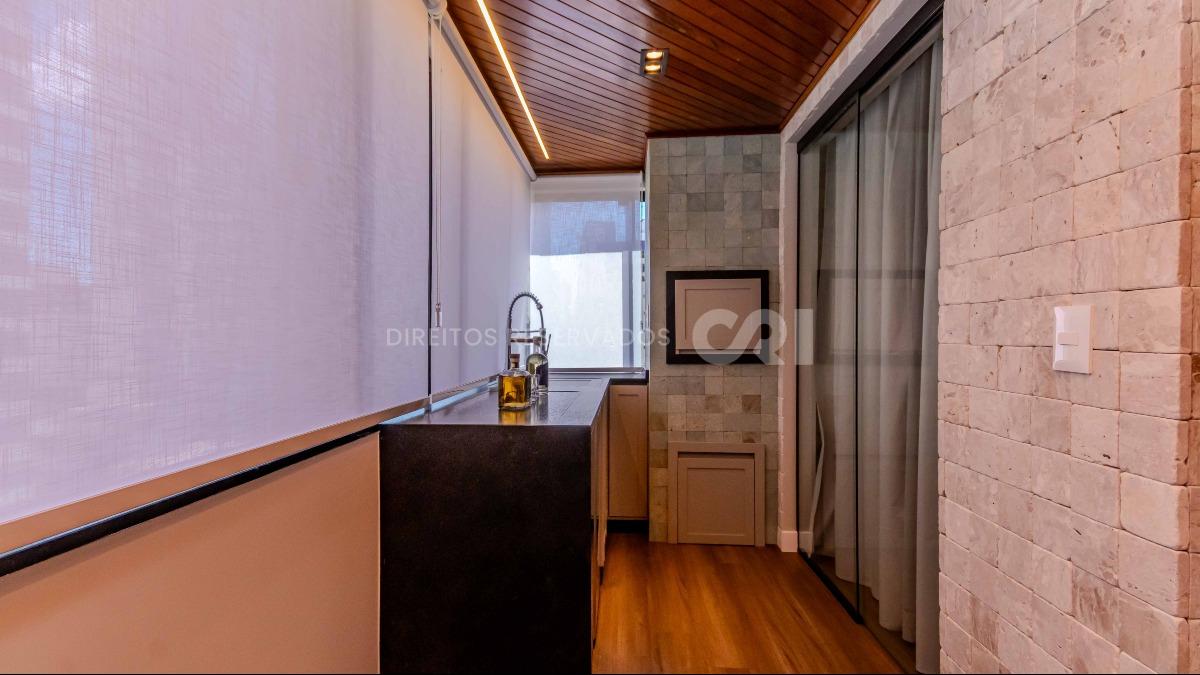 Apartamento com 3 Quartos na Quadra do Mar no Caminho do Mar, Centro de Balneário Camboriú