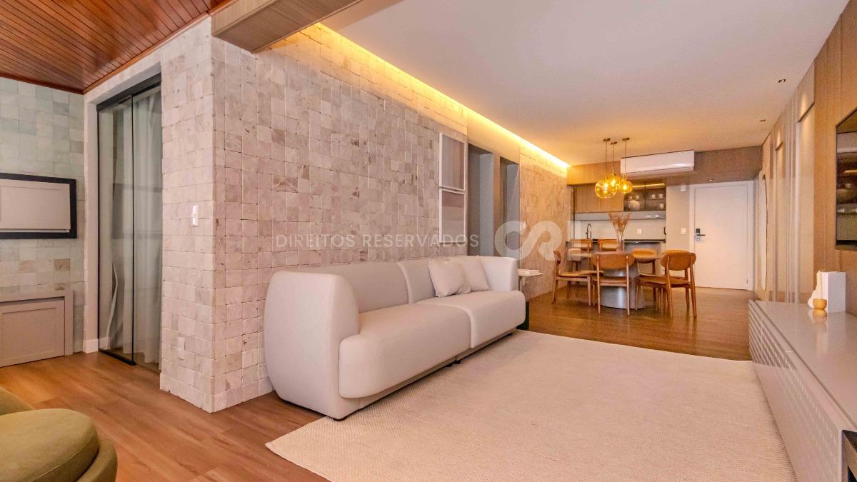 Apartamento com 3 Quartos na Quadra do Mar no Caminho do Mar, Centro de Balneário Camboriú