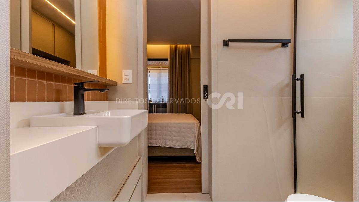 Apartamento com 3 Quartos na Quadra do Mar no Caminho do Mar, Centro de Balneário Camboriú