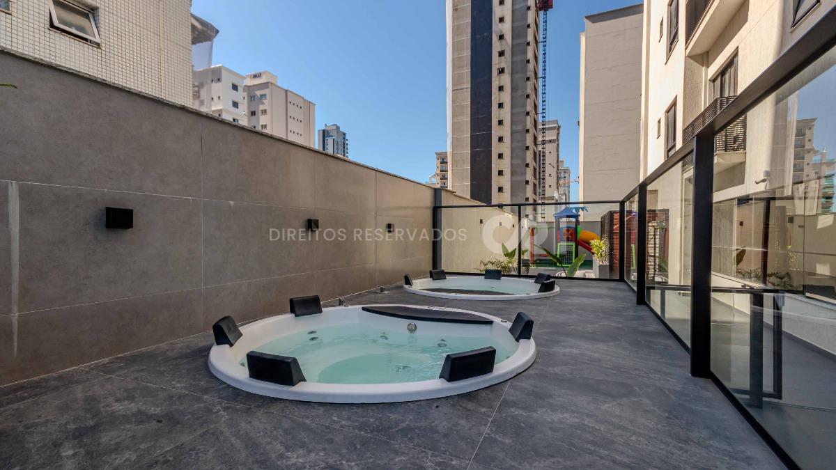 Flat no Edifício New York Tower na Meia Praia em Itapema