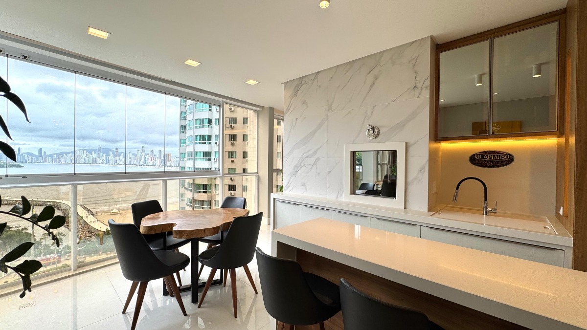 Apartamento com 4 Suítes no Italian no Pioneiros em Balneário Camboriú