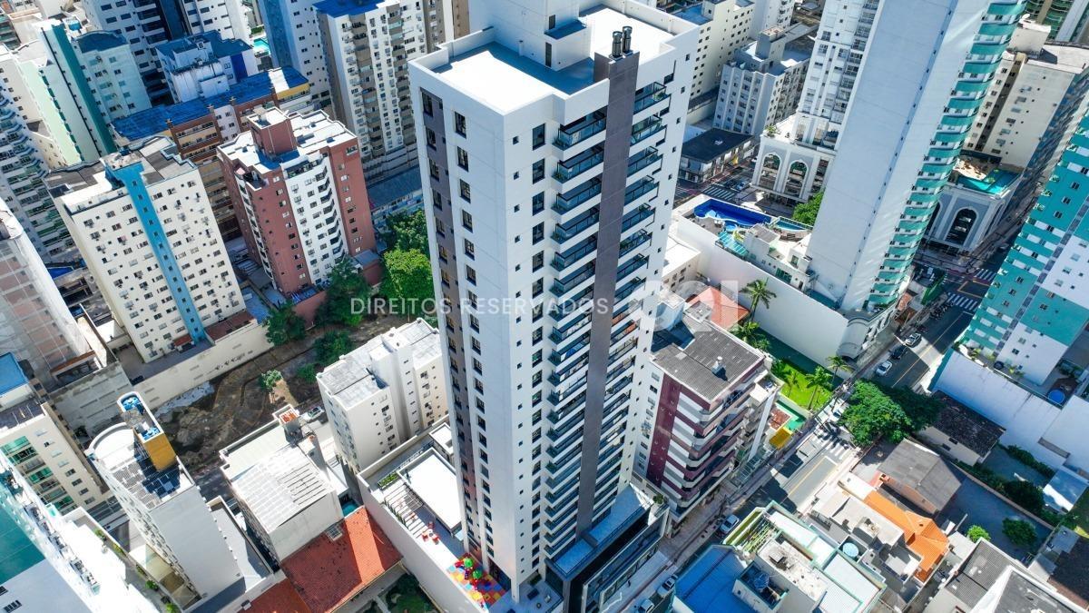 Apartamento com 4 dormitórios sendo 2 suítes no Tesla Residencial no Centro de Balneário Camboriú