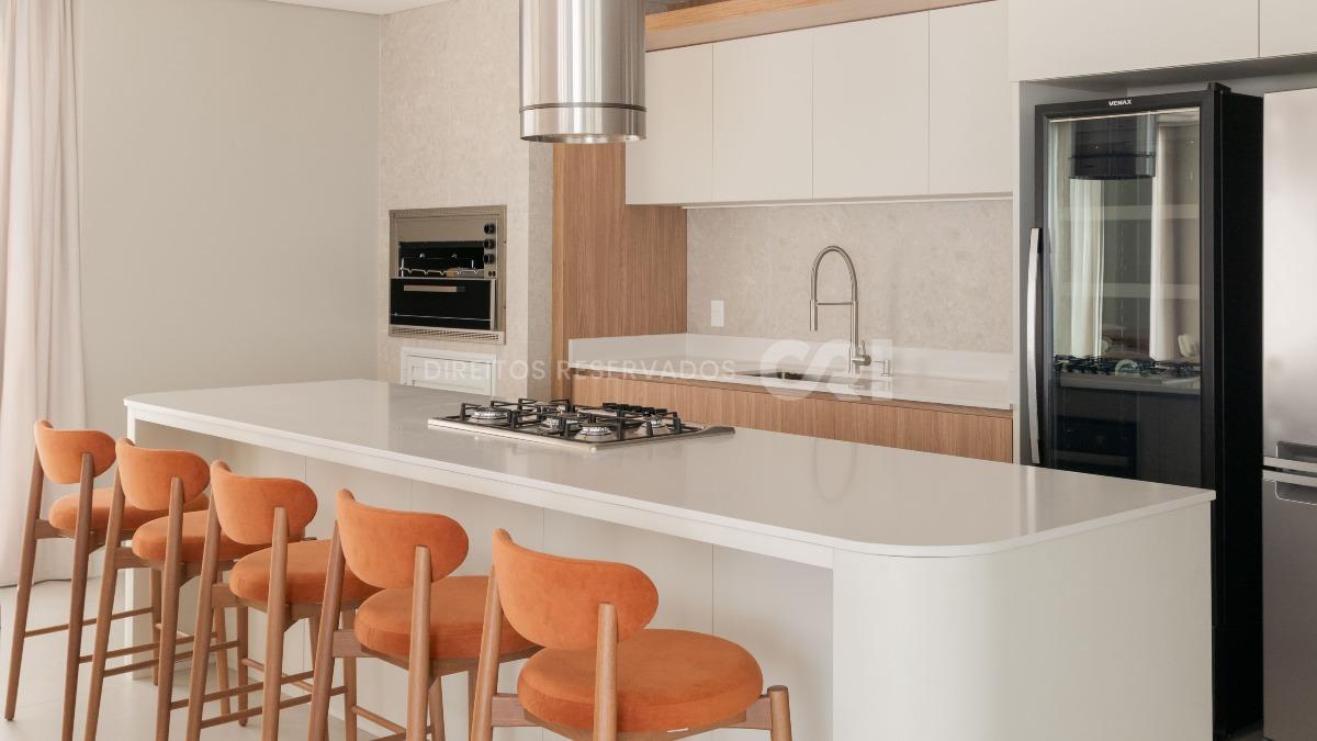 Apartamento com 03 Quartos no Monte Solaro no Centro em Itajaí