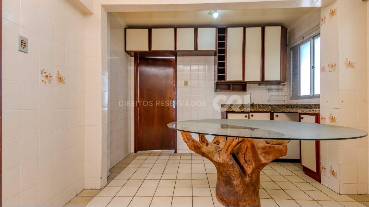 Apartamento com 3 Suítes Frente Mar no Edifício Concorde, Centro de Balneário Camboriú