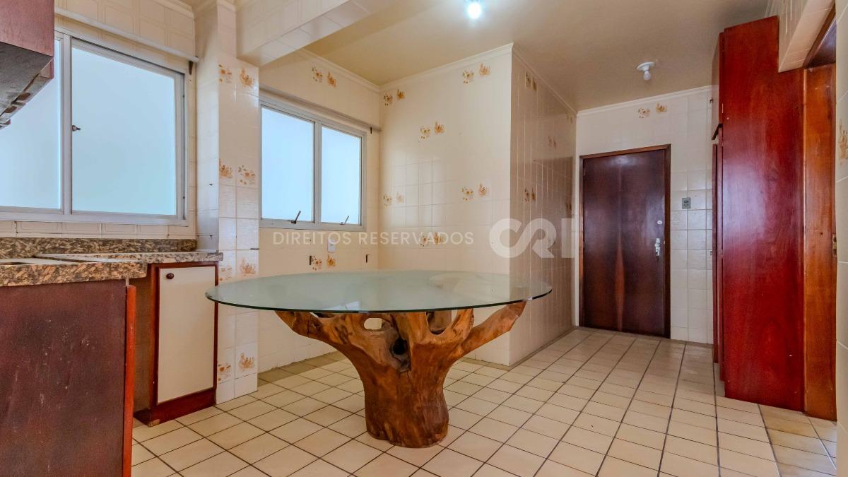 Apartamento com 3 Suítes Frente Mar no Edifício Concorde, Centro de Balneário Camboriú