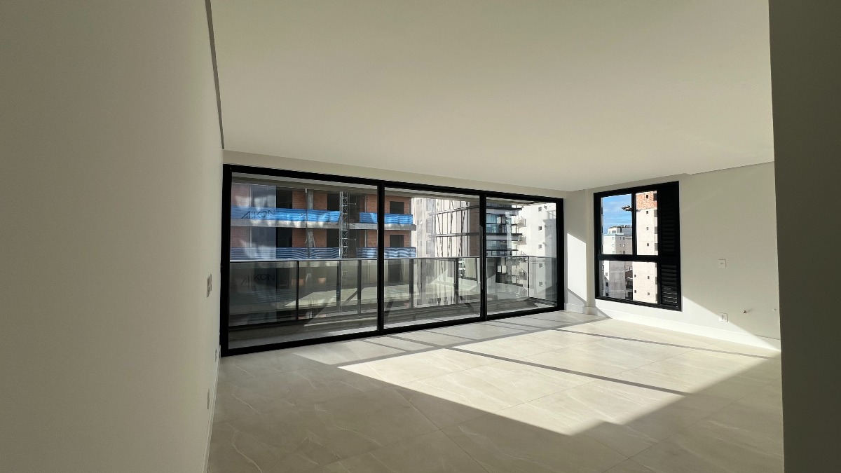 Apartamento com 3 Dormitórios no Brava Vel Residence na Praia Brava em Itajaí