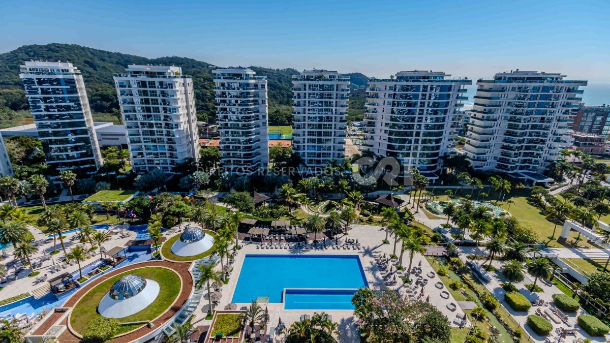 Cobertura Duplex com 4 Suítes no Brava Home Resort na Praia Brava em Itajaí
