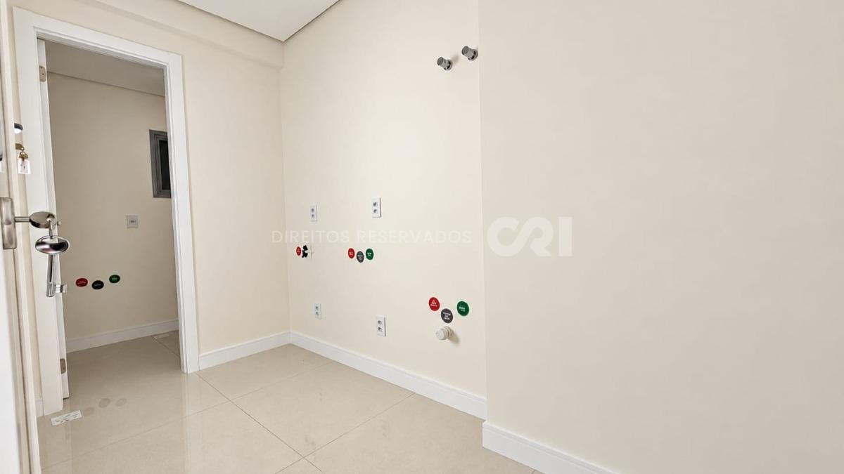  Apartamento no Edifício Vitra by Pininfarina com 04 Suítes no Centro em Balneário Camboriú