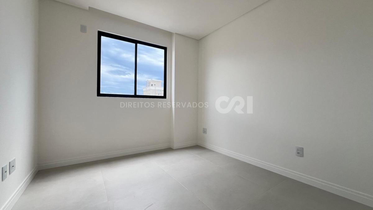 Apartamento com 3 suítes do edifício Vessel Residence na Meia Praia em Itapema