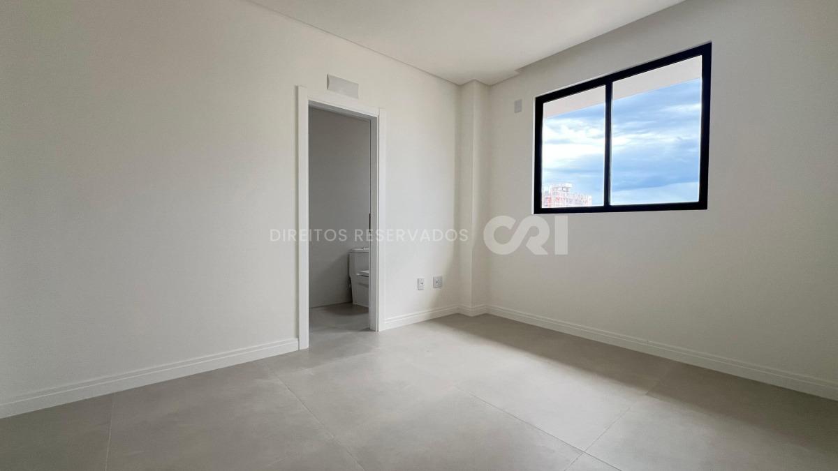 Apartamento com 3 suítes do edifício Vessel Residence na Meia Praia em Itapema