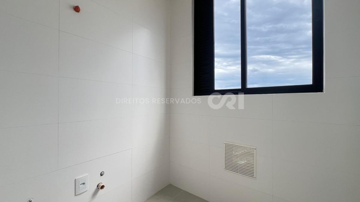 Apartamento com 3 suítes do edifício Vessel Residence na Meia Praia em Itapema