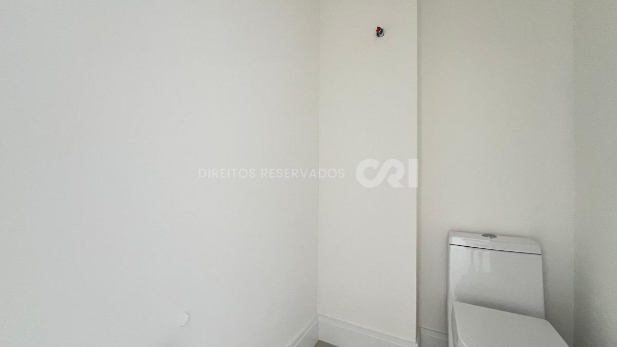 Apartamento com 3 suítes do edifício Vessel Residence na Meia Praia em Itapema
