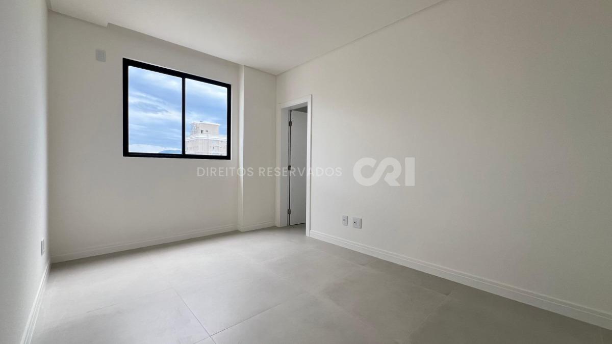 Apartamento com 3 suítes do edifício Vessel Residence na Meia Praia em Itapema