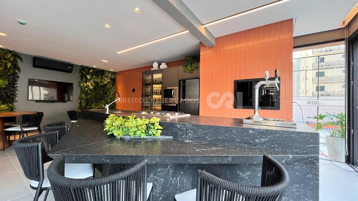 Apartamento com 3 suítes do edifício Vessel Residence na Meia Praia em Itapema