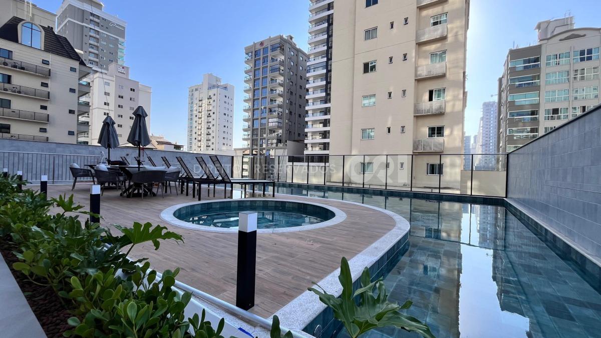 Apartamento com 3 suítes do edifício Vessel Residence na Meia Praia em Itapema