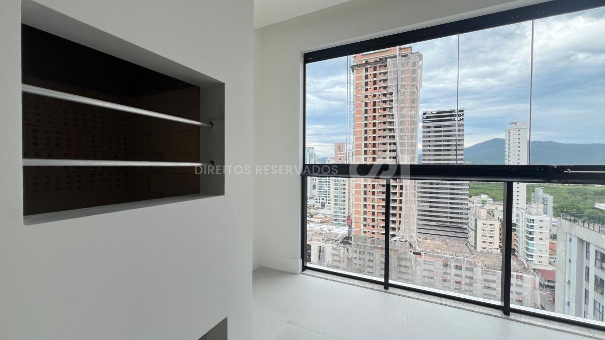 Apartamento com 3 suítes do edifício Vessel Residence na Meia Praia em Itapema
