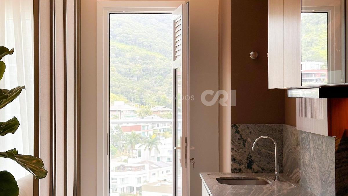 Apartamento decorado com 3 quartos no Salt na Praia Brava, Itajaí