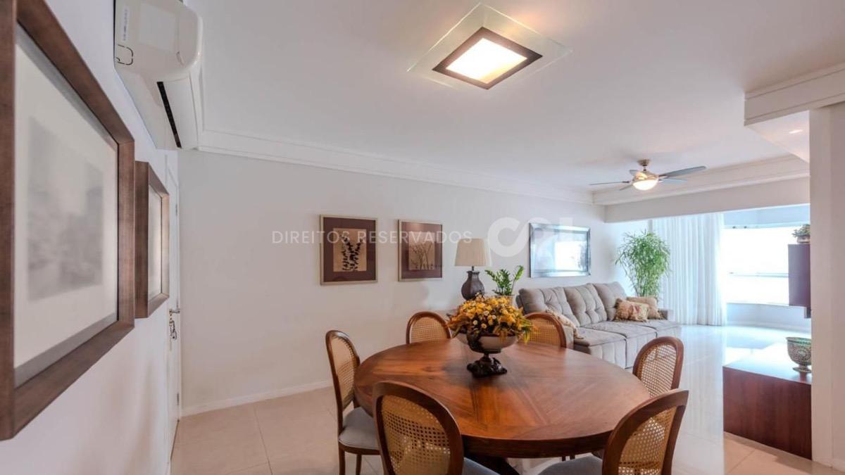 Apartamento com 3 Quartos no Edifício Ilha dos Açores, Centro de Balneário Camboriú