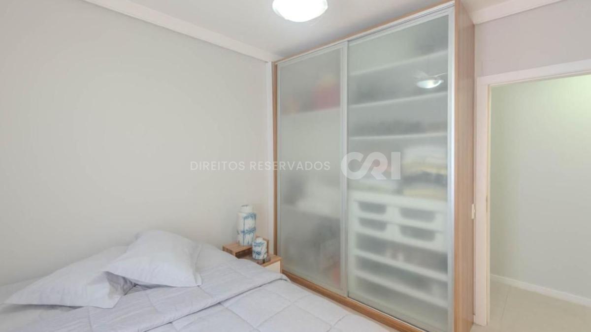 Apartamento com 3 Quartos no Edifício Ilha dos Açores, Centro de Balneário Camboriú