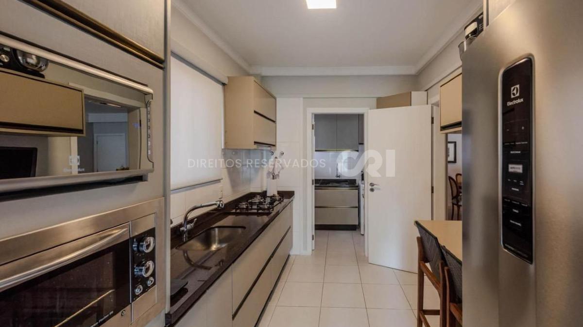 Apartamento com 3 Quartos no Edifício Ilha dos Açores, Centro de Balneário Camboriú