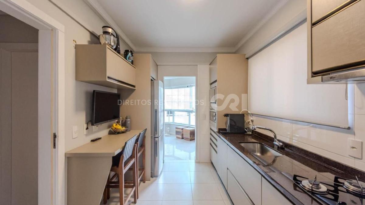 Apartamento com 3 Quartos no Edifício Ilha dos Açores, Centro de Balneário Camboriú