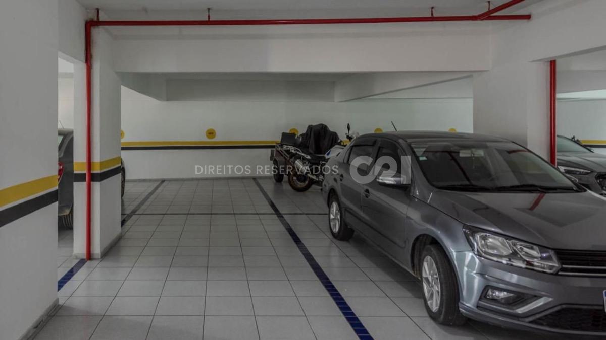 Apartamento com 3 Quartos no Edifício Ilha dos Açores, Centro de Balneário Camboriú