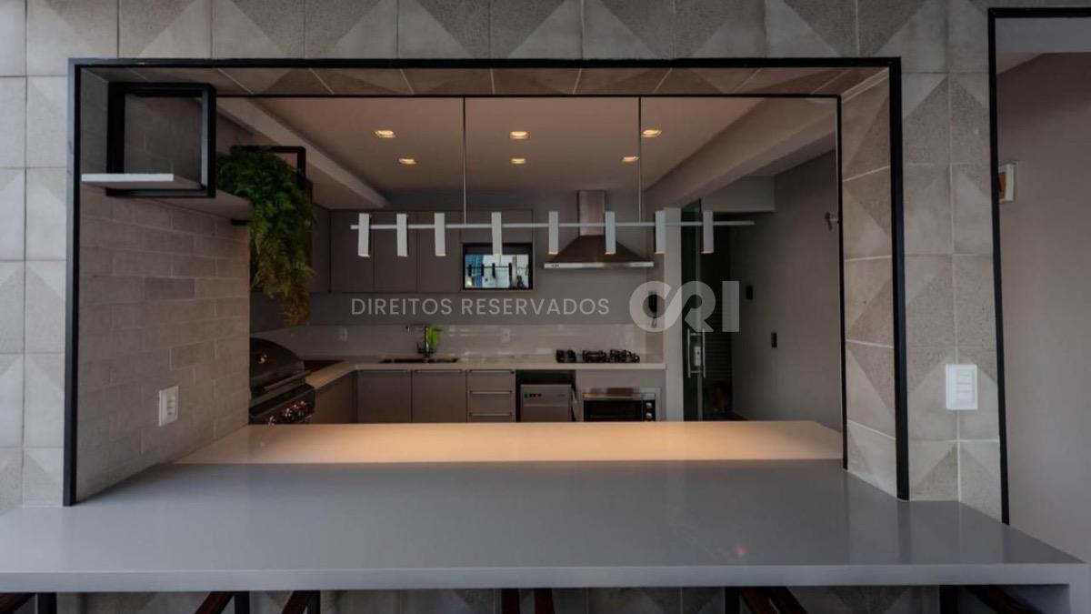 Apartamento com 3 Quartos no Edifício Ilha dos Açores, Centro de Balneário Camboriú