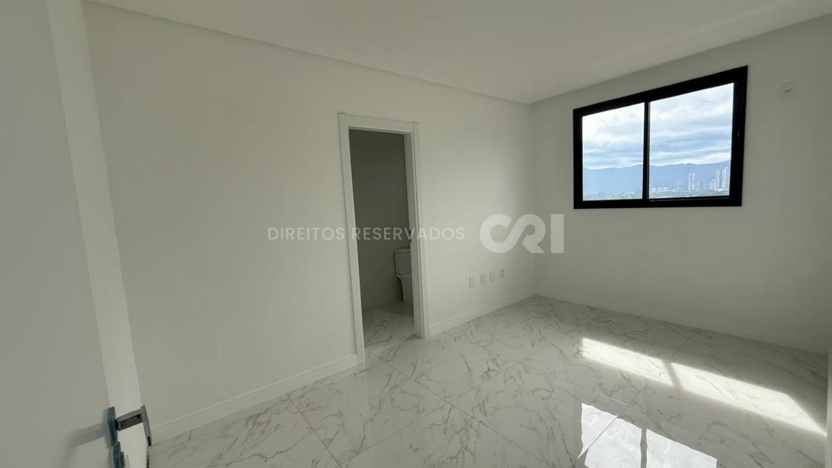 Apartamento no Edifício Beach Tower com 2 suítes em Balneário Perequê, Porto Belo