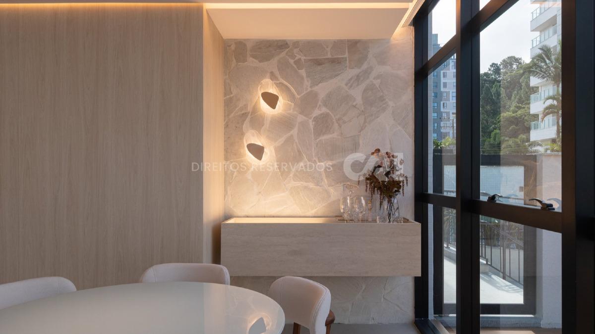 Apartamento Duplex com 3 Dormitórios no Brava Select na Praia Brava em Itajaí